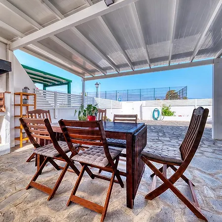 Cocoteros Ocean View House בית נופש *