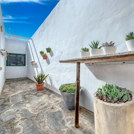 Cocoteros Ocean View House