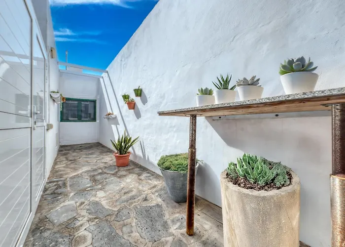 Cocoteros Ocean View House