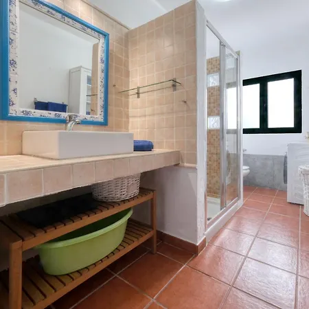 Cocoteros Ocean View House