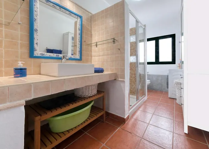 Cocoteros Ocean View House